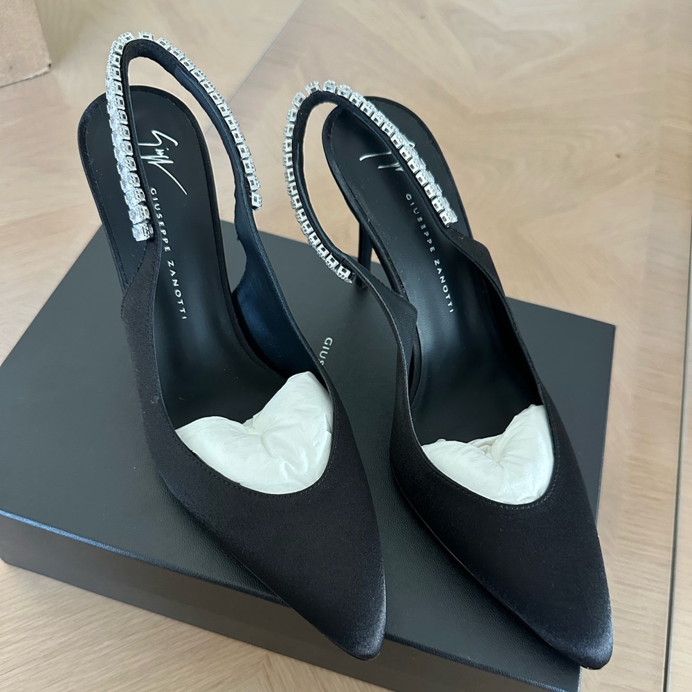 Women’s slingback heels